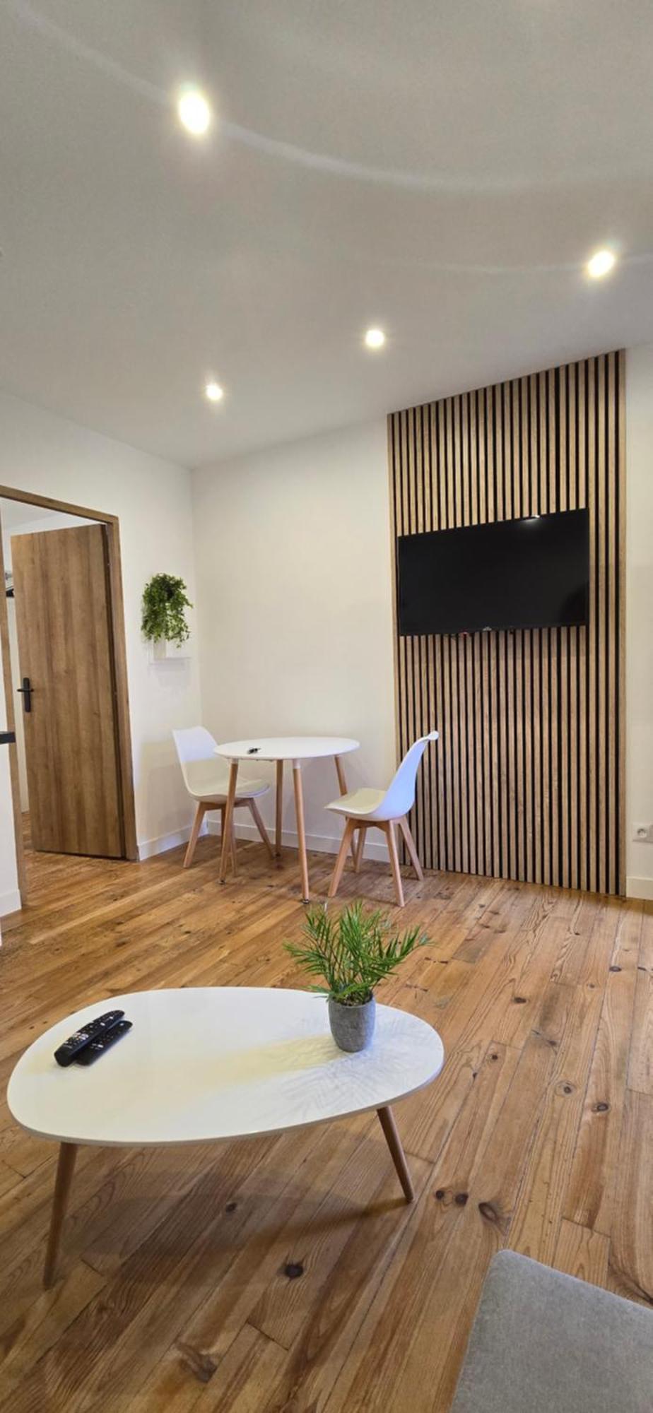 Appartement Moderne Et Contemporain, Wifi, 2 Pers *